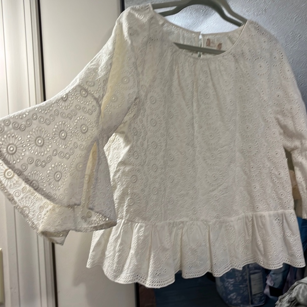 Beautiful blouse, NEW, very pretty classic, hundred percent cotton